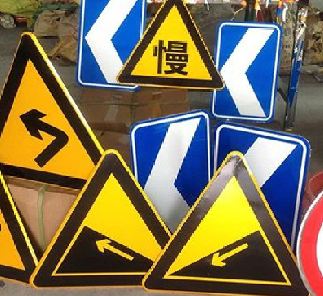  祁门标识标牌中颜色的确定是很重要的。